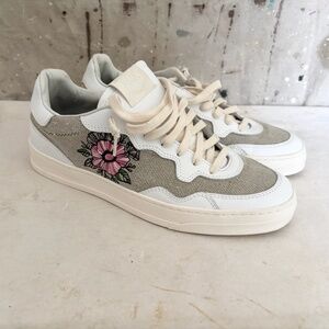 P448 Bali Canvas Embroidered Flower Sneakers